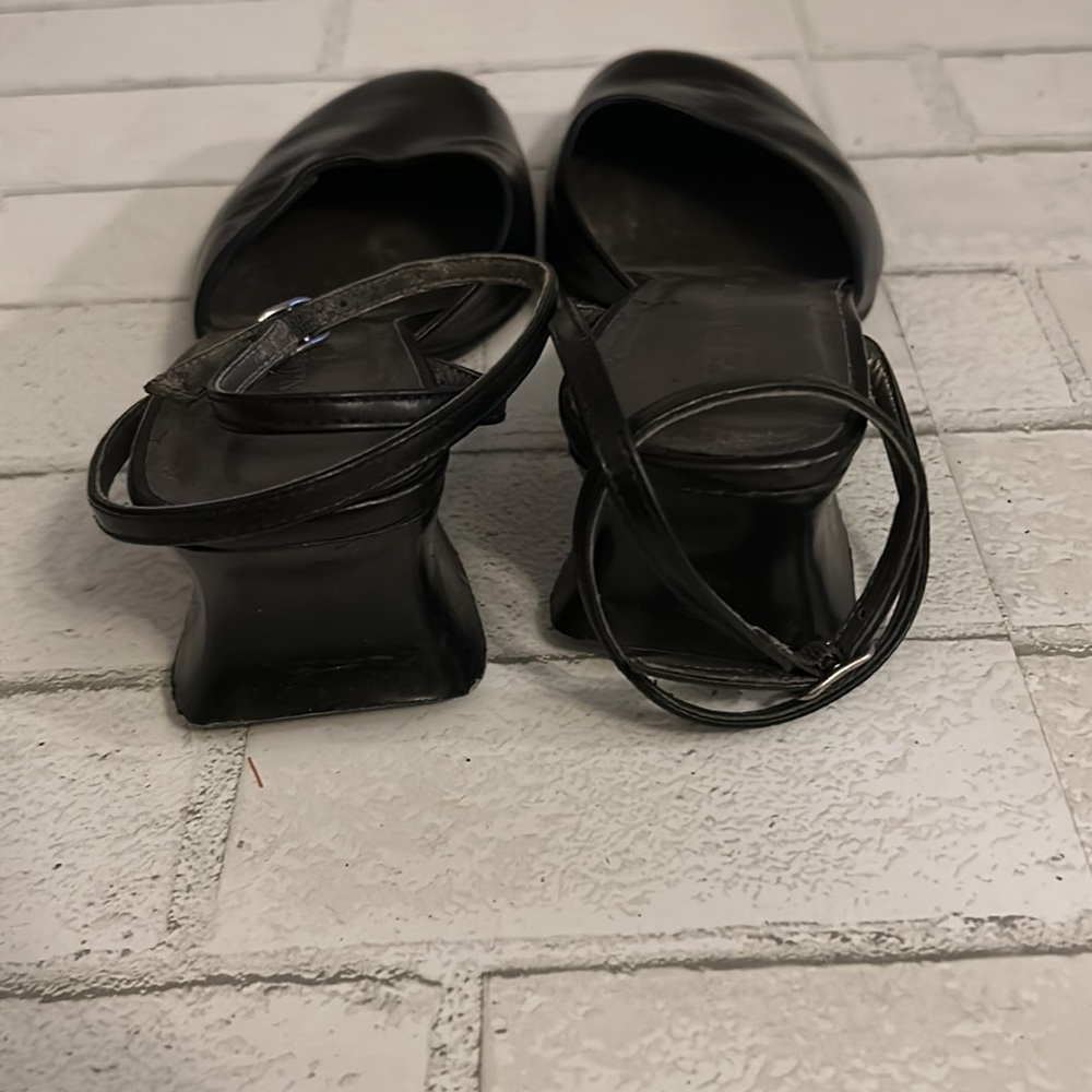 Enzo Angiolini Faux Leather Black Closed Toe Kitten Heel Sandal Size 6.5 - Picture 7 of 7
